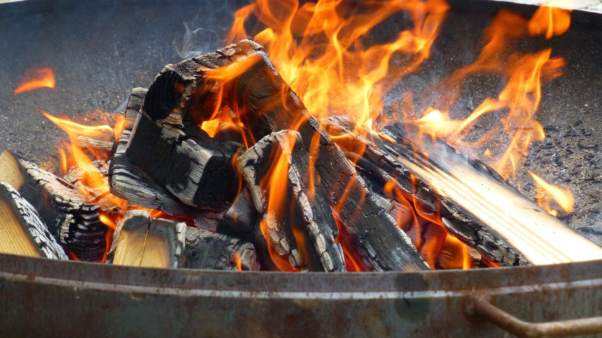 Holzkohle (Symbolbild)